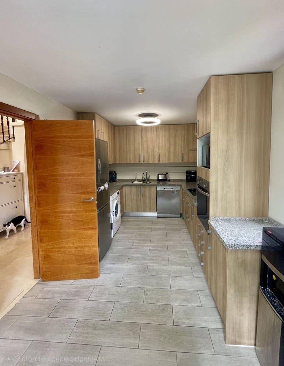 3 soverom Kjedet enebolig til salgs i Estepona med svømmebasseng garasje - € 468 000 (Ref: 10103524)