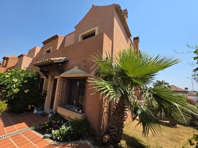 3 soverom Kjedet enebolig til salgs i Valle Romano Golf, Estepona med svømmebasseng garasje - € 468 000 (Ref: 10103524)