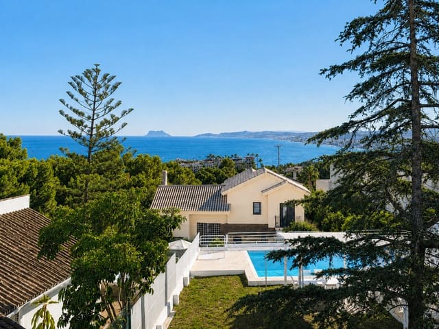3 bedroom Villa for sale in Seghers, Estepona with pool garage - € 1,050,000 (Ref: 10103526)
