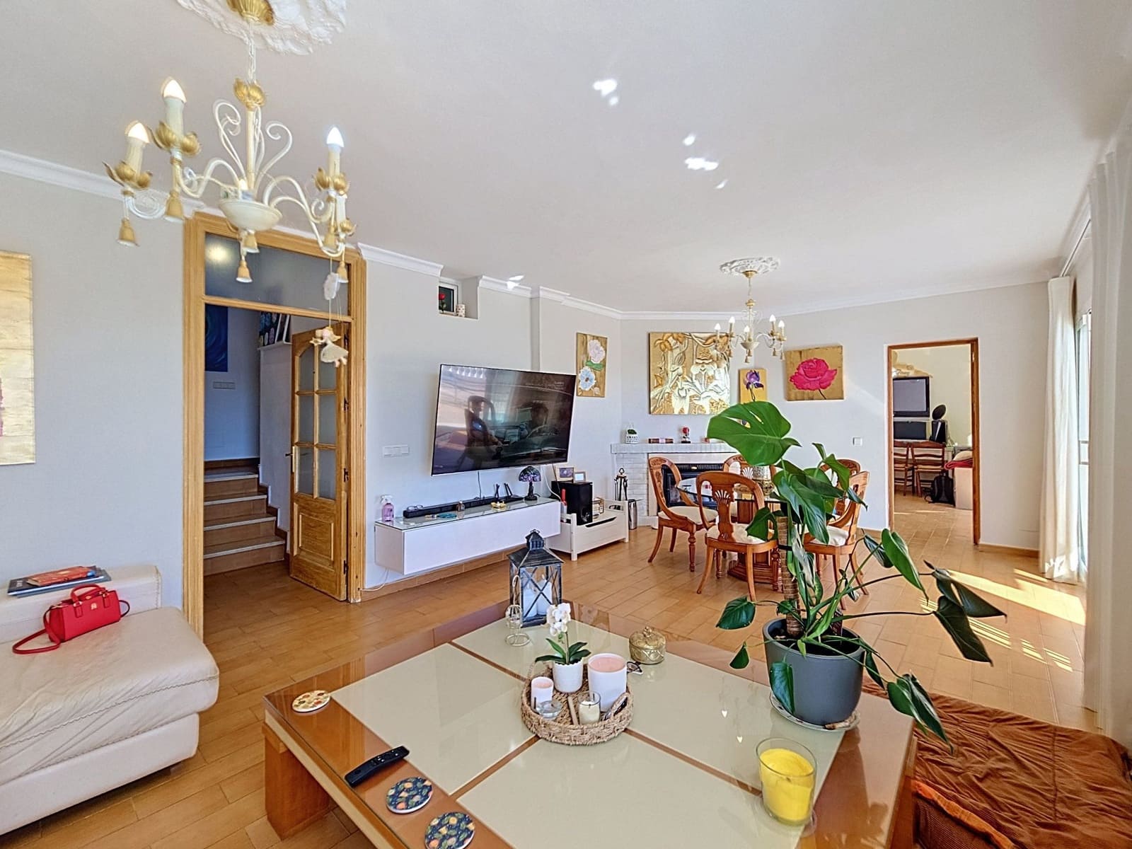 3 bedroom Villa for sale in Estepona with pool garage - € 1,050,000 (Ref: 10103526)