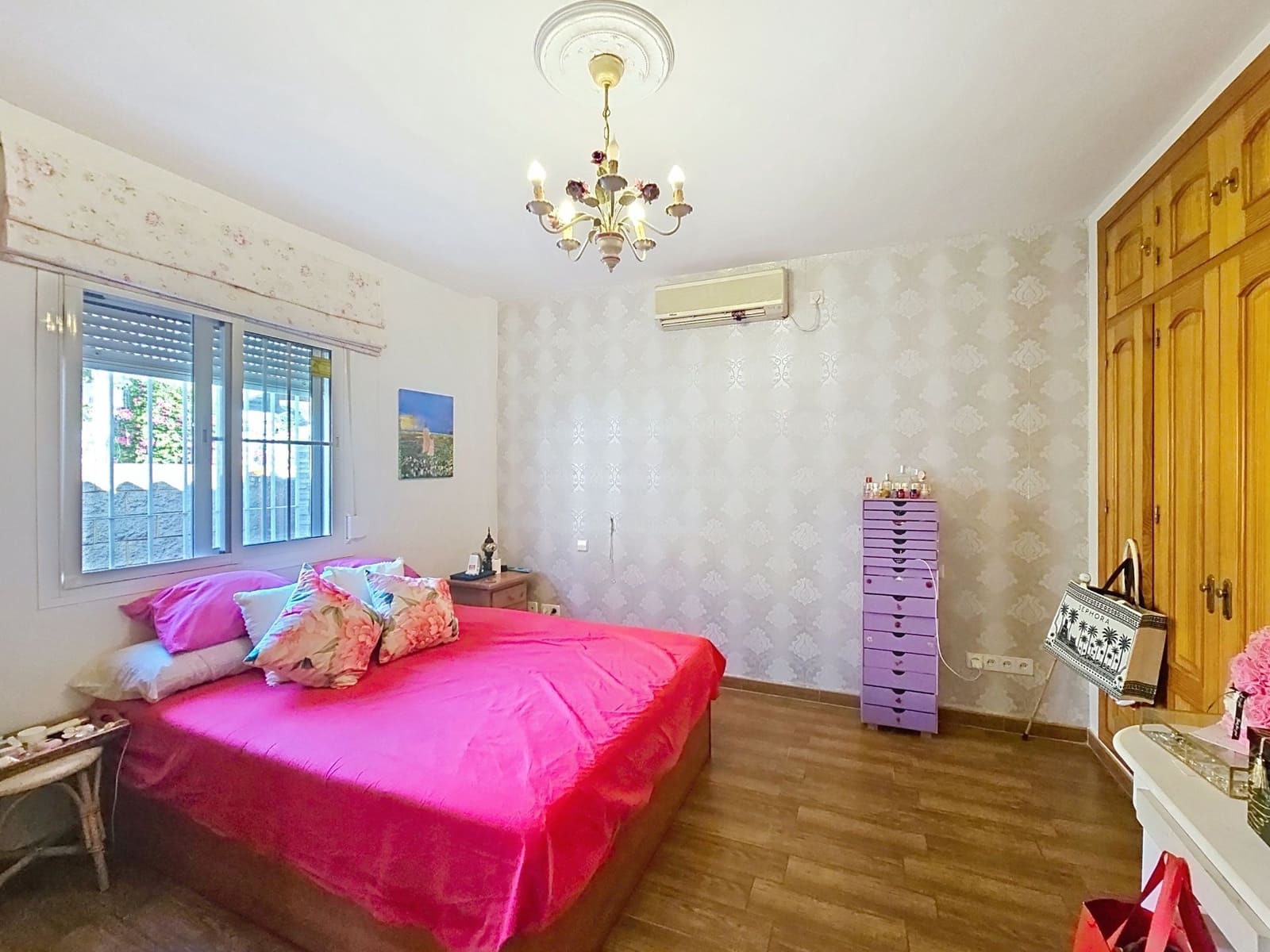 3 bedroom Villa for sale in Estepona with pool garage - € 1,050,000 (Ref: 10103526)