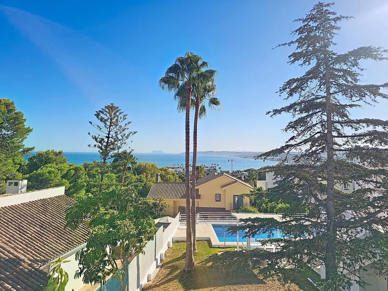 3 bedroom Villa for sale in Estepona with pool garage - € 1,050,000 (Ref: 10103526)