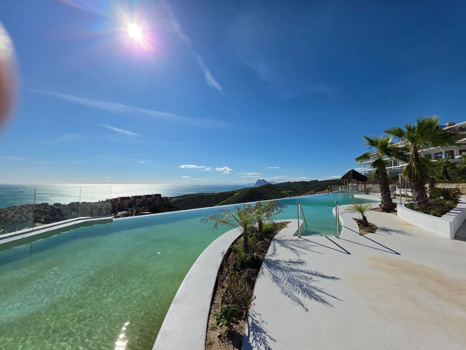 Apartamento de 2 habitaciones en La Alcaidesa en venta con piscina garaje - 525.000 € (Ref: 10108785)