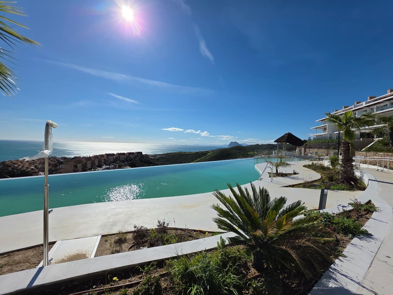 Apartamento de 2 habitaciones en La Alcaidesa en venta con piscina garaje - 525.000 € (Ref: 10108785)