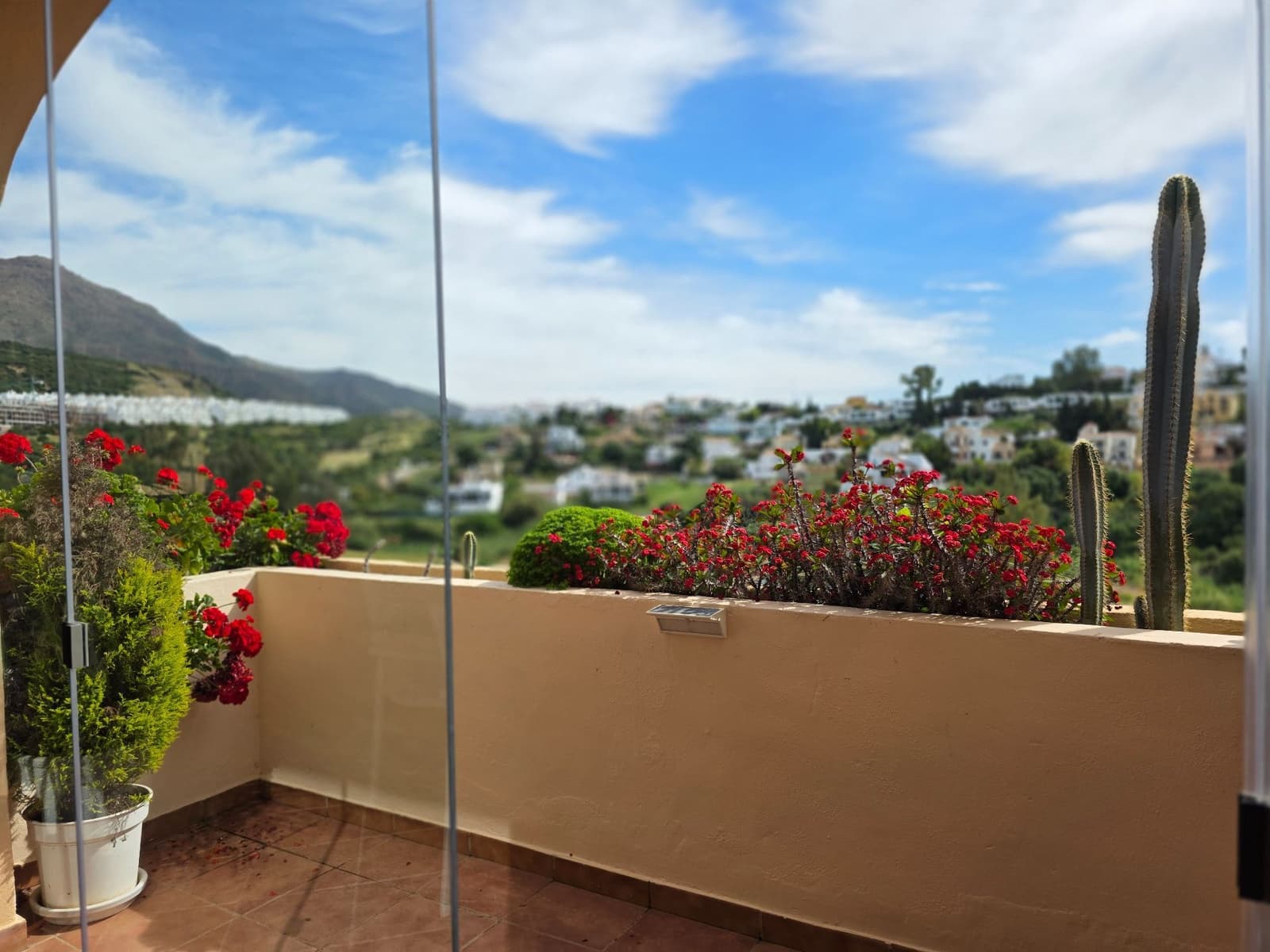 3 bedroom Apartment for sale in Estepona with pool garage - € 495,000 (Ref: 10108786)