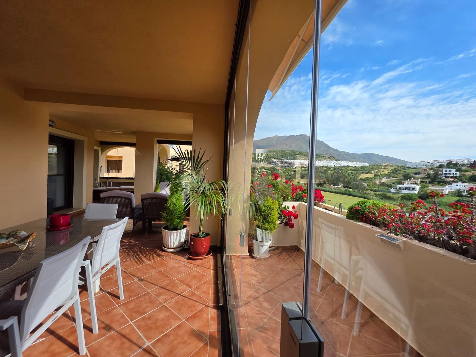 3 bedroom Apartment for sale in Estepona with pool garage - € 495,000 (Ref: 10108786)