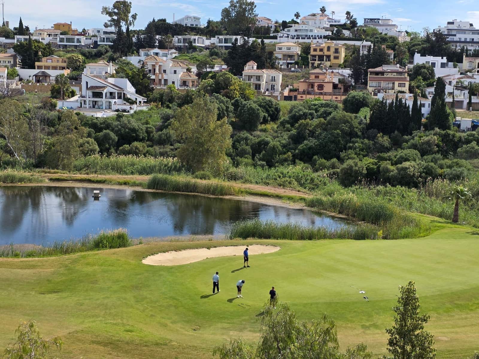 3 bedroom Apartment for sale in Estepona with pool garage - € 495,000 (Ref: 10108786)