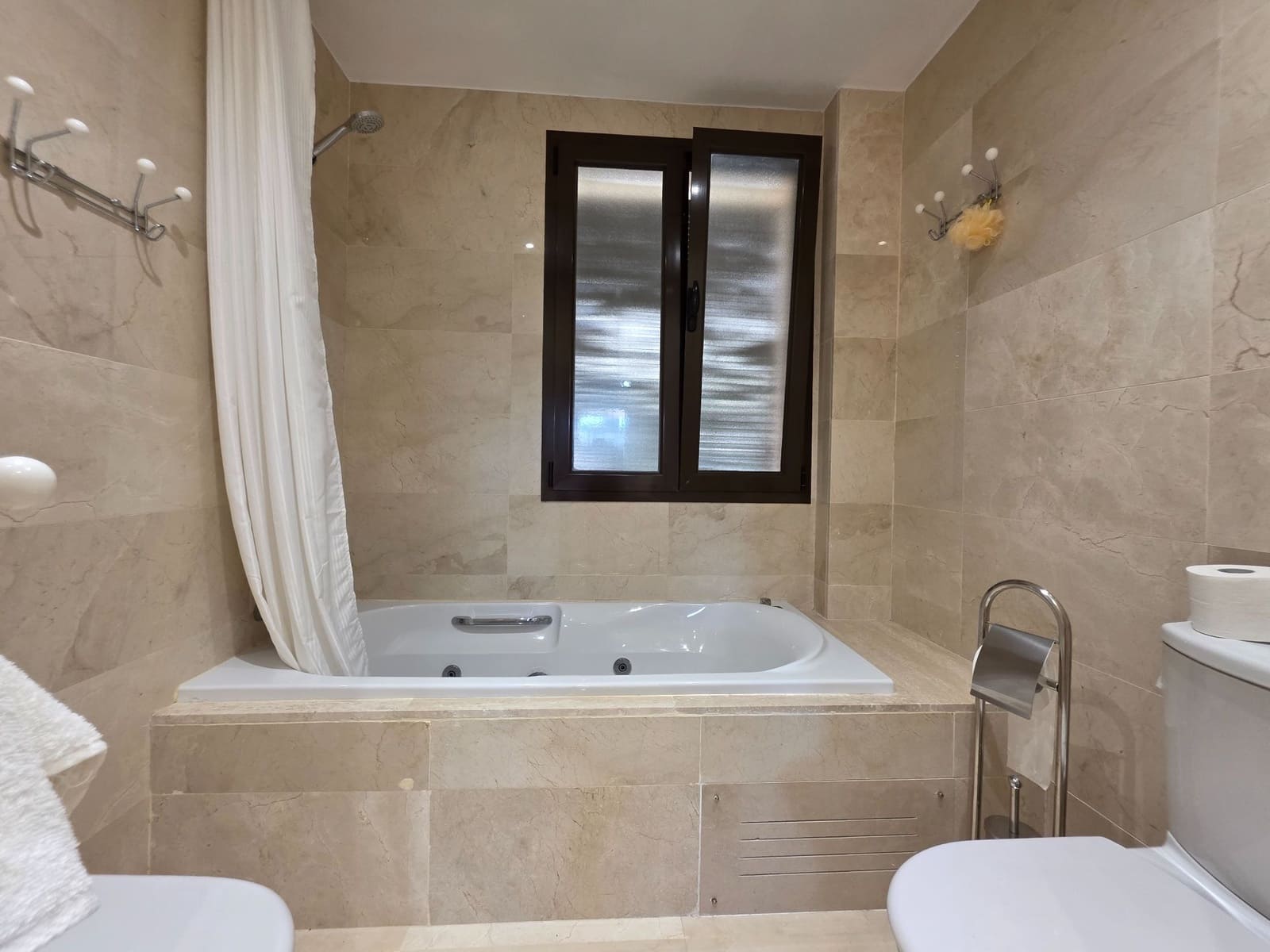 3 bedroom Apartment for sale in Estepona with pool garage - € 495,000 (Ref: 10108786)
