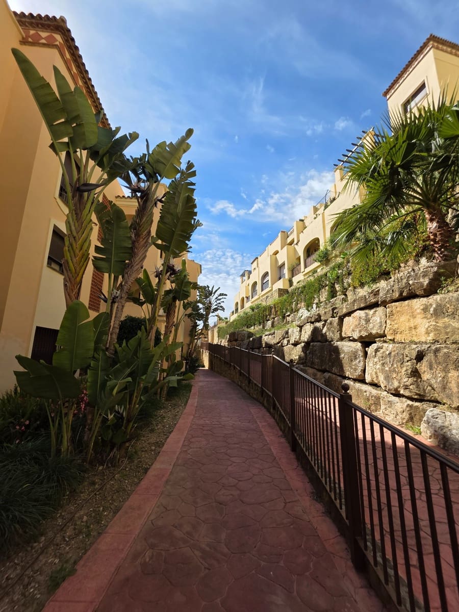 3 bedroom Apartment for sale in Estepona with pool garage - € 495,000 (Ref: 10108786)