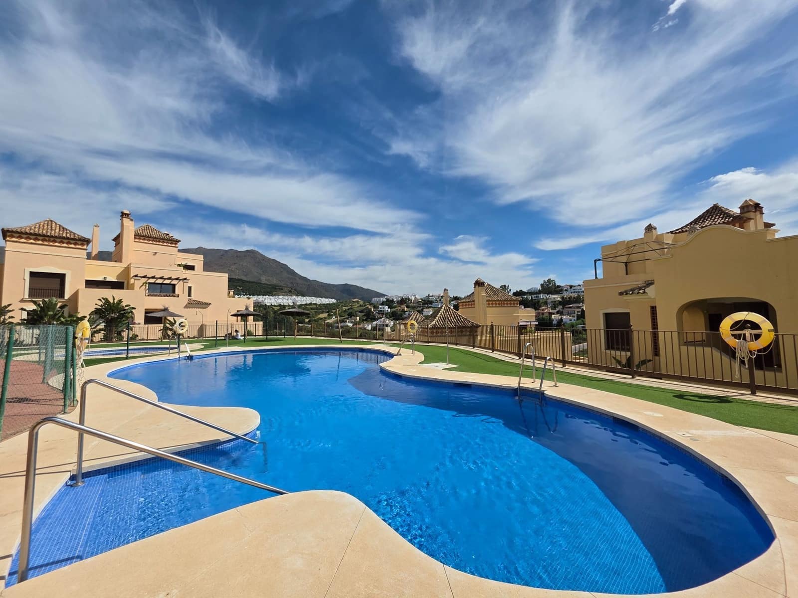 3 bedroom Apartment for sale in Estepona with pool garage - € 495,000 (Ref: 10108786)