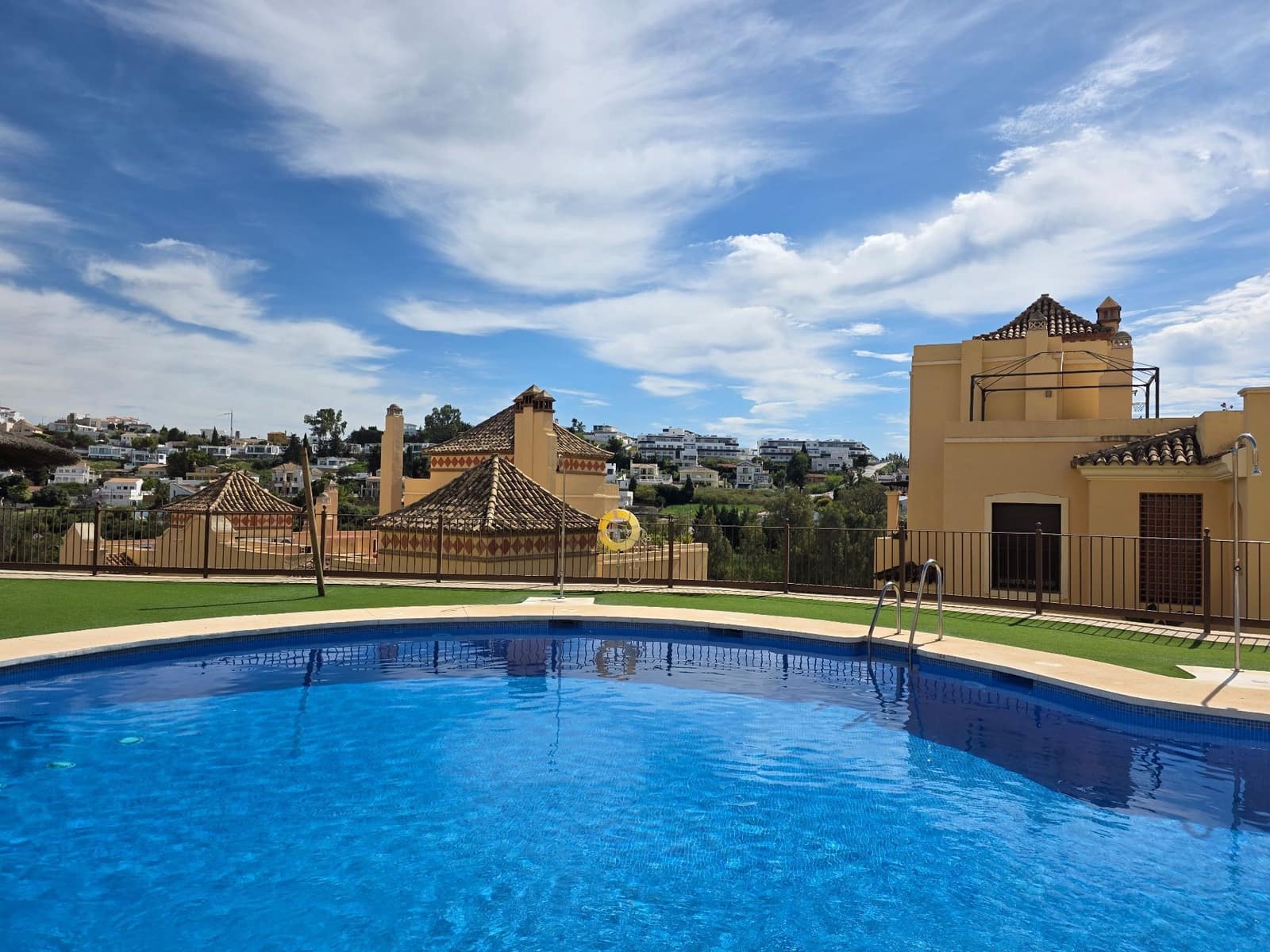 3 bedroom Apartment for sale in Estepona with pool garage - € 495,000 (Ref: 10108786)