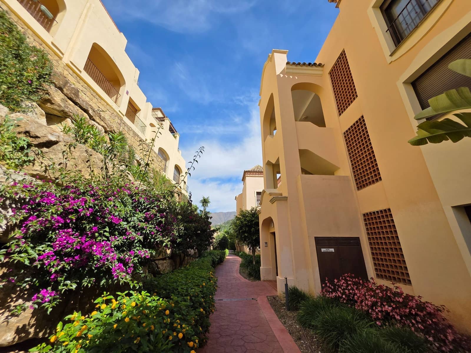 3 bedroom Apartment for sale in Estepona with pool garage - € 495,000 (Ref: 10108786)