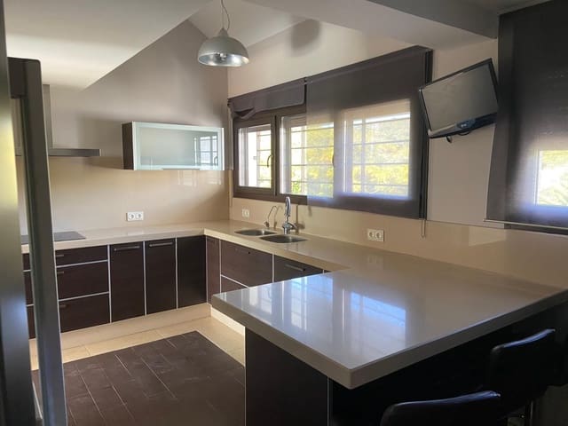 Ático de 4 habitaciones en Bahía Dorada, Estepona en venta con piscina garaje - 439.000 € (Ref: 10118742)