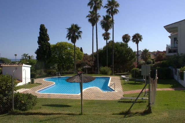 Ático de 4 habitaciones en Bahía Dorada, Estepona en venta con piscina garaje - 439.000 € (Ref: 10118742)