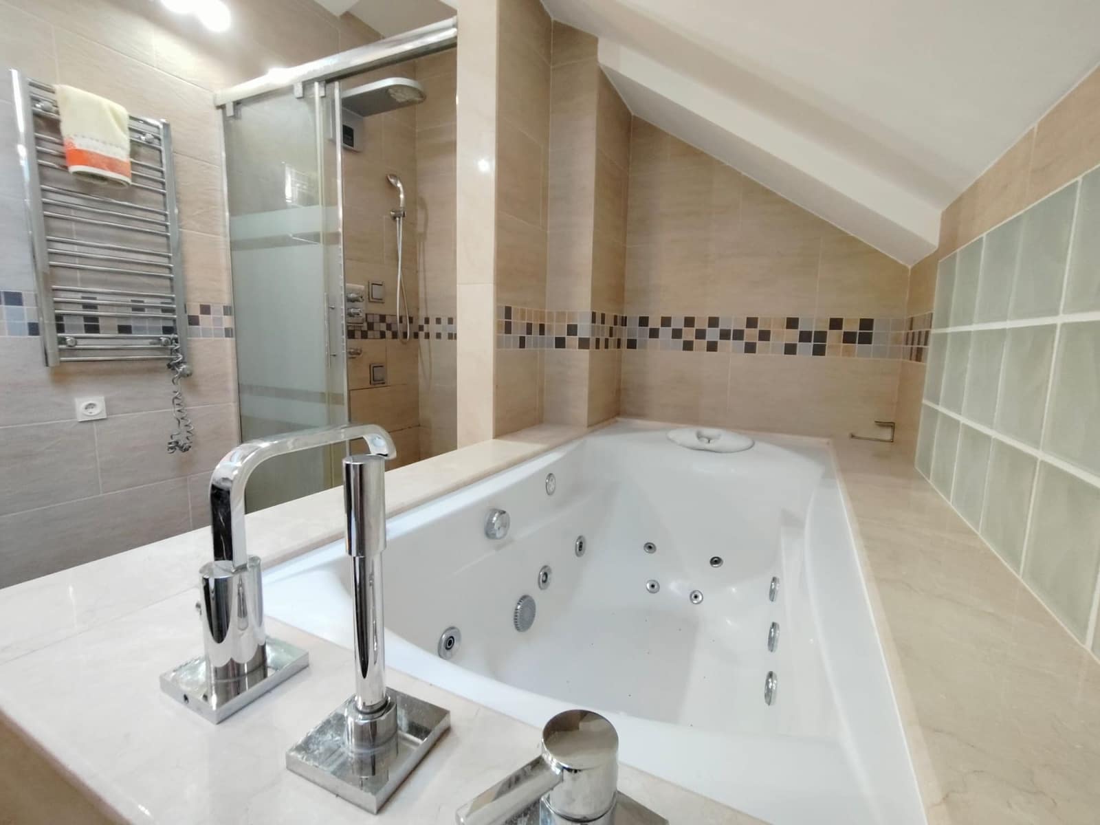 Ático de 4 habitaciones en Bahía Dorada en venta con piscina garaje - 439.000 € (Ref: 10118742)