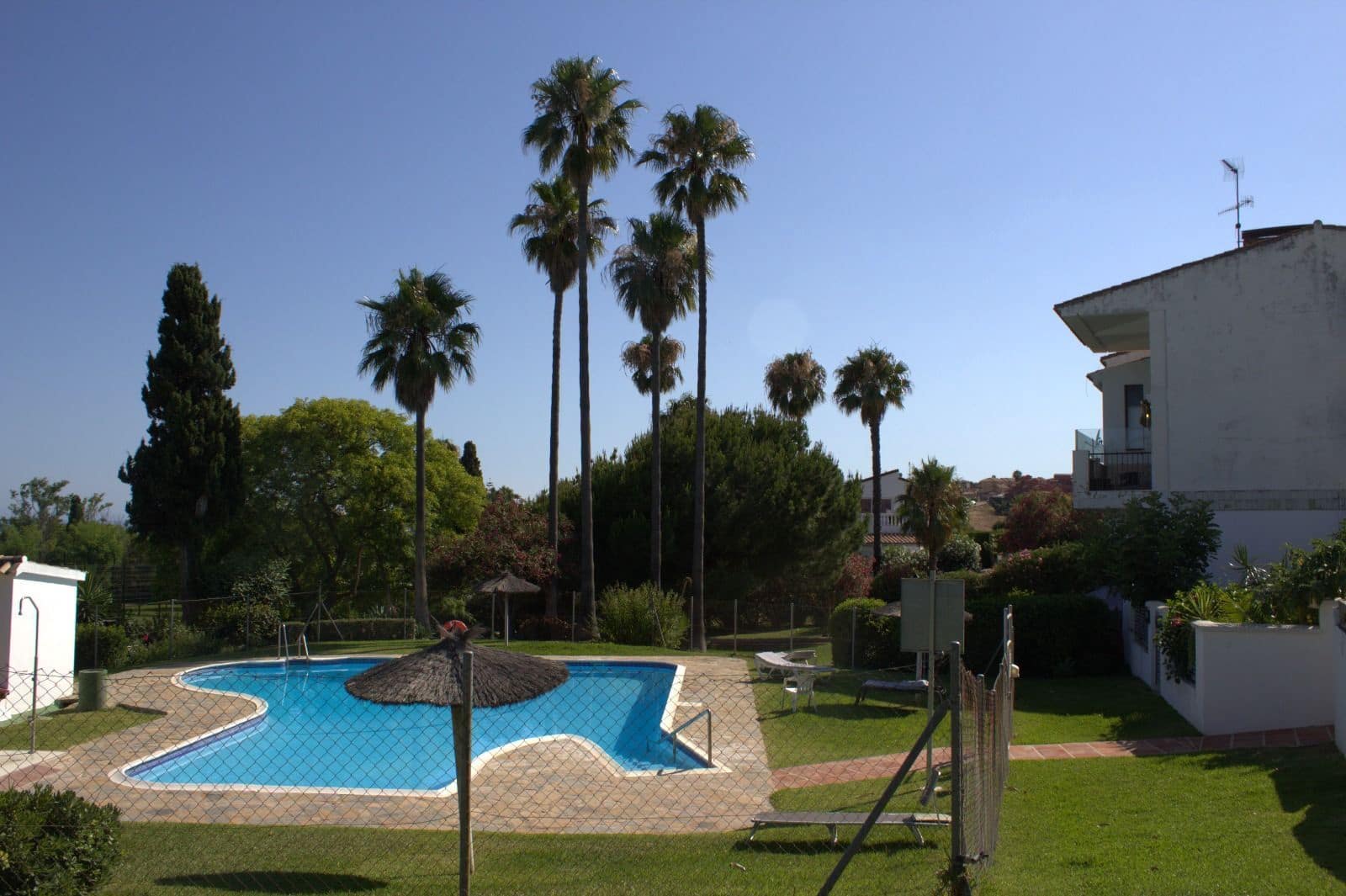Ático de 4 habitaciones en Bahía Dorada en venta con piscina garaje - 439.000 € (Ref: 10118742)