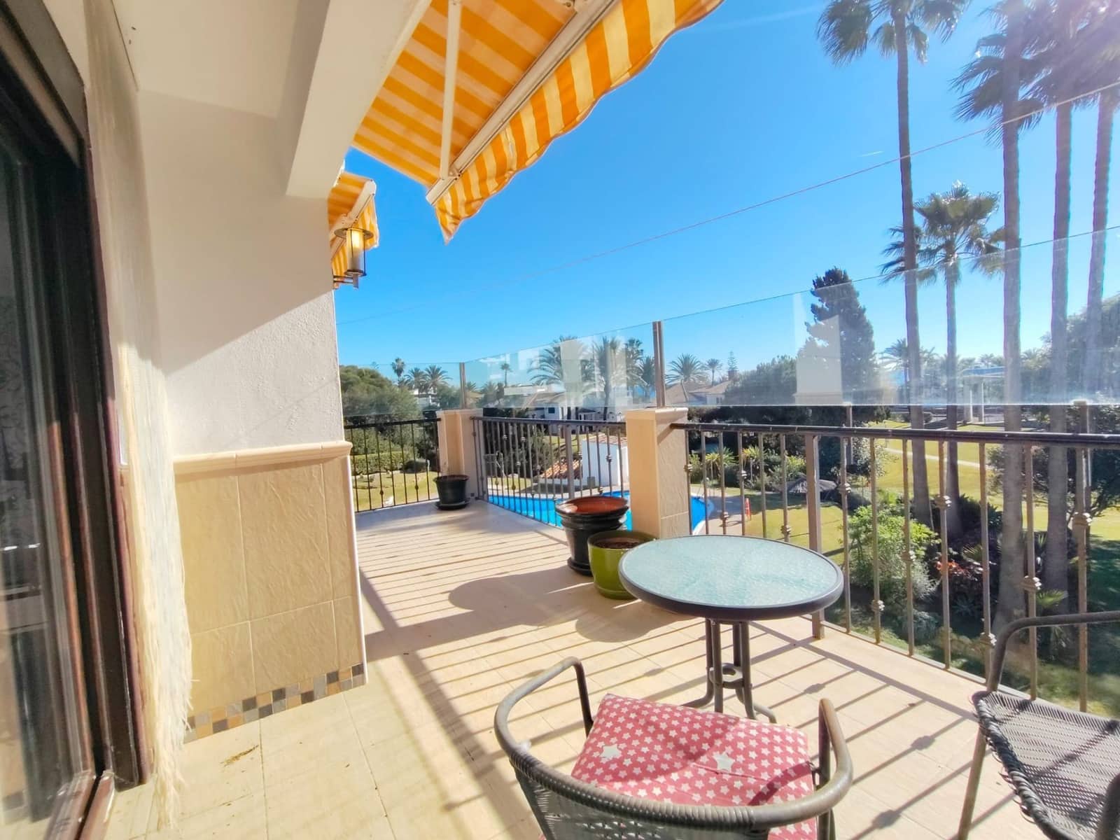 Ático de 4 habitaciones en Bahía Dorada en venta con piscina garaje - 439.000 € (Ref: 10118742)