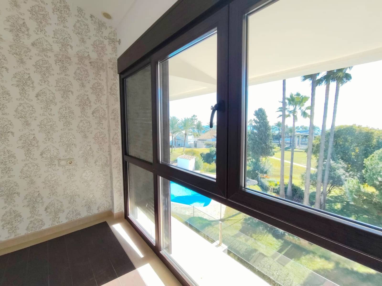Ático de 4 habitaciones en Bahía Dorada en venta con piscina garaje - 439.000 € (Ref: 10118742)