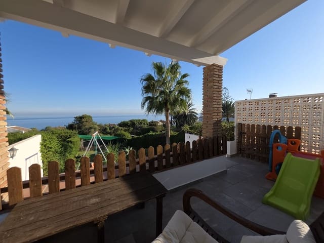3 chambre Villa/Maison à vendre à Bahía Dorada, Estepona avec piscine garage - 590 000 € (Ref: 10160930)