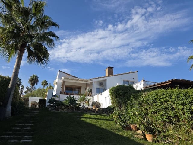 3 chambre Villa/Maison à vendre à Bahía Dorada, Estepona avec piscine garage - 590 000 € (Ref: 10160930)