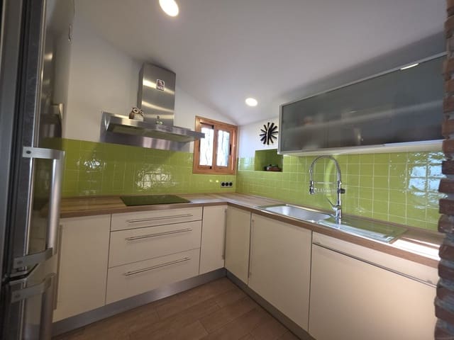 3 chambre Villa/Maison à vendre à Bahía Dorada, Estepona avec piscine garage - 590 000 € (Ref: 10160930)