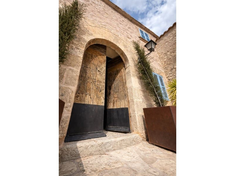 12 bedroom Villa for sale in Montuiri with pool garage - € 7,000,000 (Ref: 10072714)