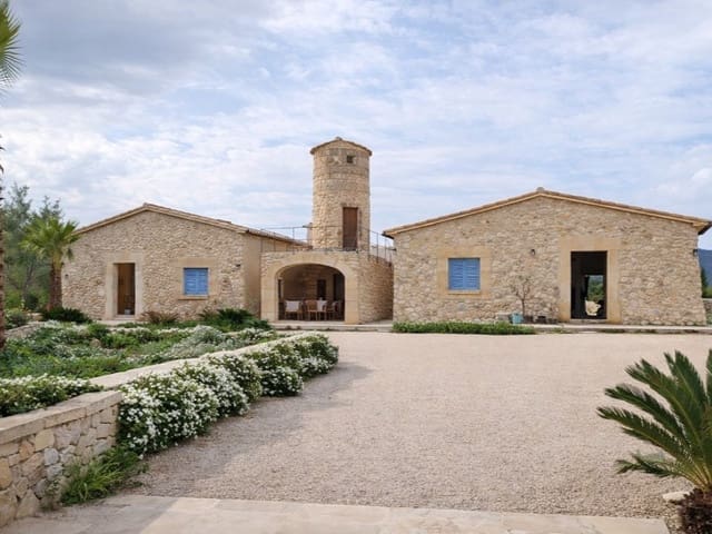 12 bedroom Villa for sale in Montuïri with pool garage - € 7,000,000 (Ref: 10072714)