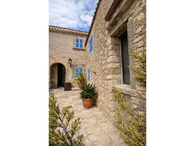 12 bedroom Villa for sale in Montuïri with pool garage - € 7,000,000 (Ref: 10072714)