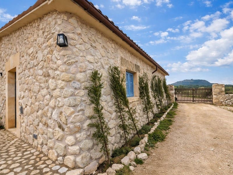 12 bedroom Villa for sale in Montuiri with pool garage - € 7,000,000 (Ref: 10072714)