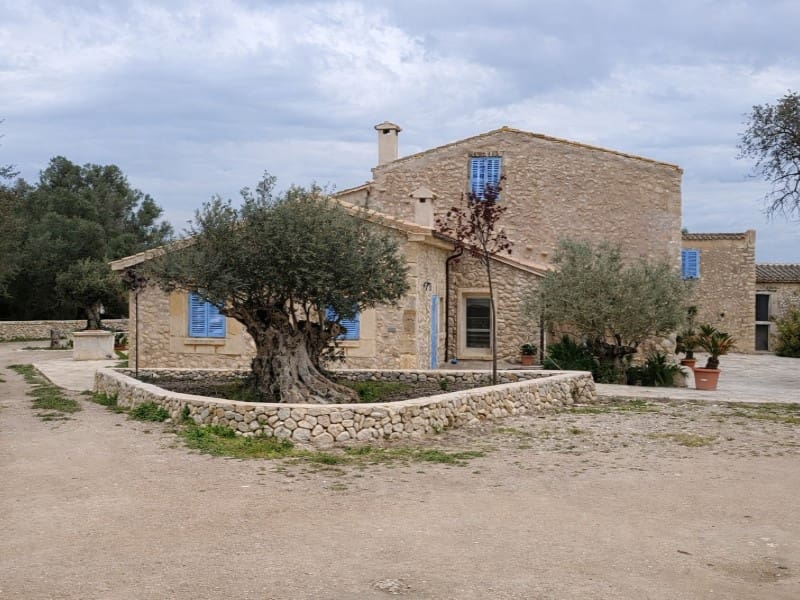 12 bedroom Villa for sale in Montuiri with pool garage - € 7,000,000 (Ref: 10072714)