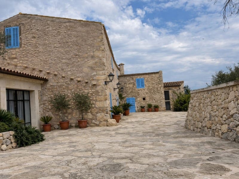 12 bedroom Villa for sale in Montuiri with pool garage - € 7,000,000 (Ref: 10072714)