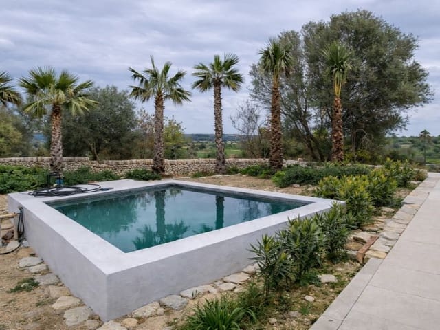 12 bedroom Villa for sale in Montuïri with pool garage - € 7,000,000 (Ref: 10072714)