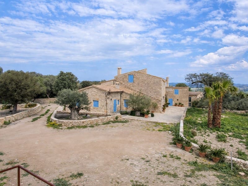 12 bedroom Villa for sale in Montuiri with pool garage - € 7,000,000 (Ref: 10072714)