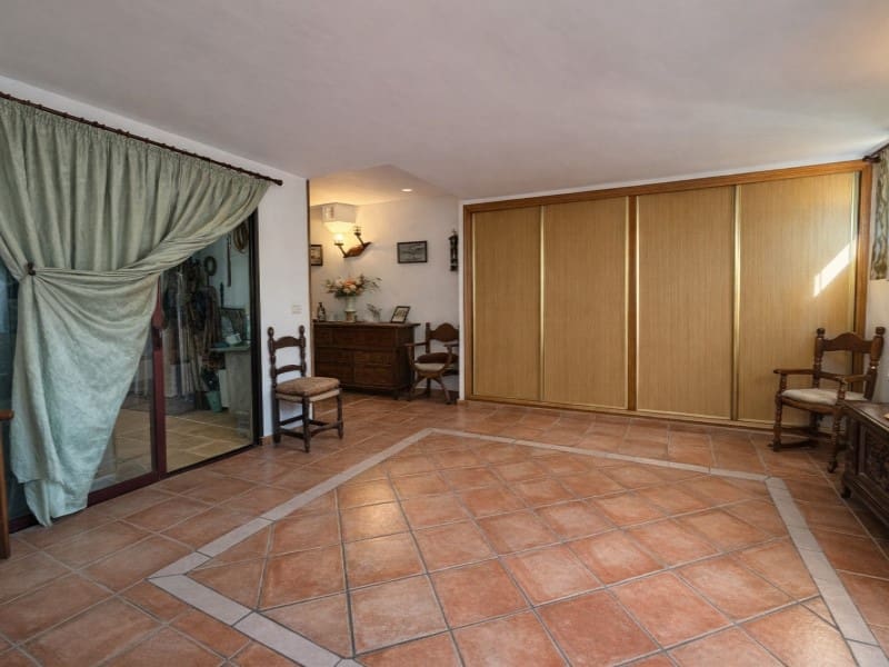 6 Zimmer Villa zu verkaufen in Santa Ponsa mit Pool Garage - 1.900.000 € (Ref: 10072718)