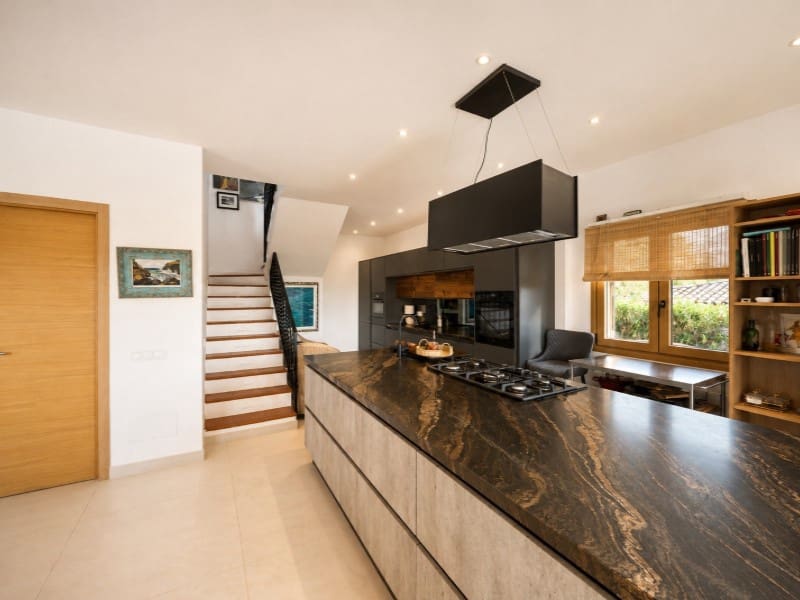 3 makuuhuone Huvila myytävänä paikassa Calvia - 1 995 000 € (Ref: 10072731)