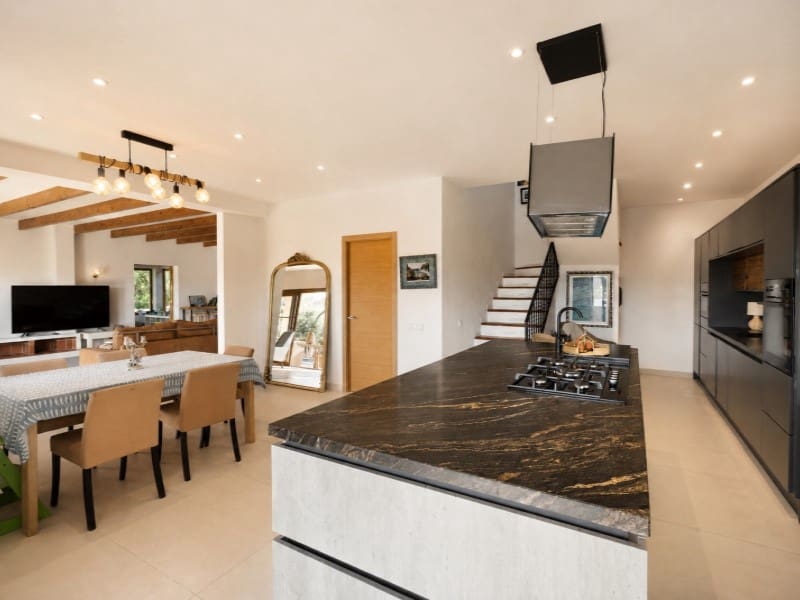 3 makuuhuone Huvila myytävänä paikassa Calvia - 1 995 000 € (Ref: 10072731)