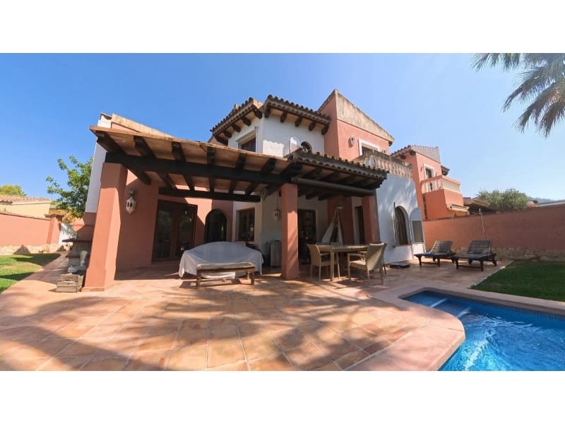 Chalet de 3 habitaciones en Santa Ponsa en venta con piscina garaje - 1.250.000 € (Ref: 10072732)