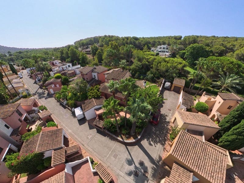 Chalet de 3 habitaciones en Santa Ponsa en venta con piscina garaje - 1.250.000 € (Ref: 10072732)