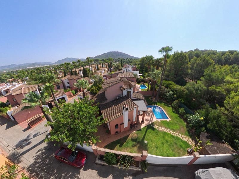 Chalet de 3 habitaciones en Santa Ponsa en venta con piscina garaje - 1.250.000 € (Ref: 10072732)