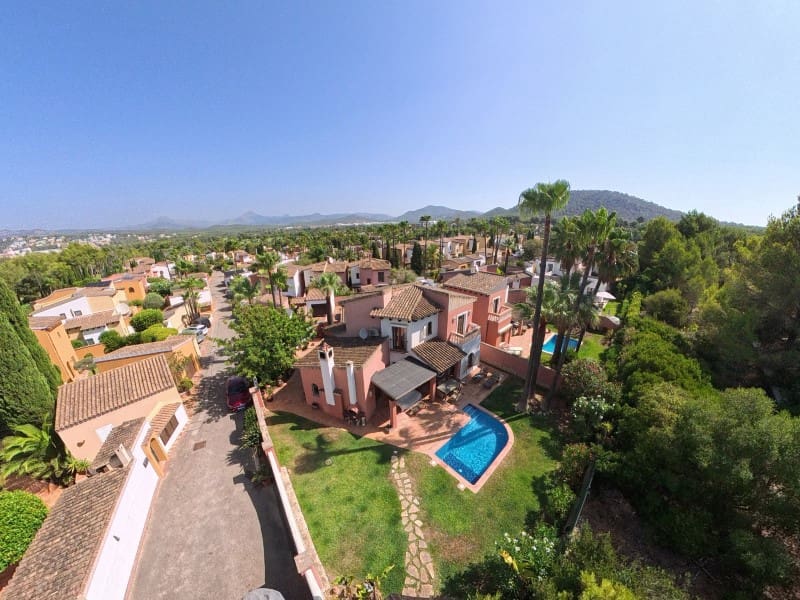 Chalet de 3 habitaciones en Santa Ponsa en venta con piscina garaje - 1.250.000 € (Ref: 10072732)
