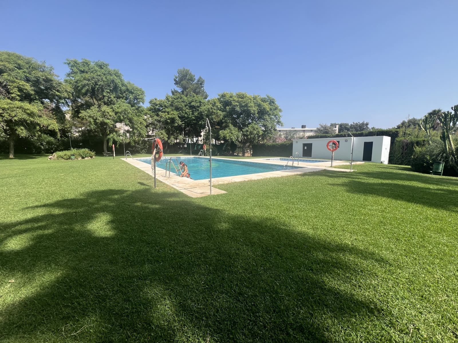5 soverom Hus til salgs i Marbella med svømmebasseng garasje - € 620 000 (Ref: 9997679)