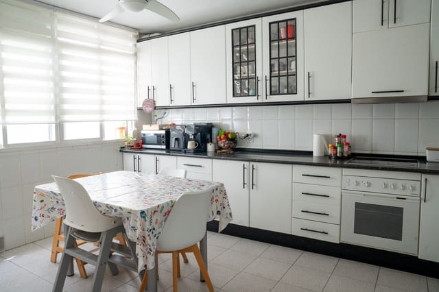 5 soveværelse Byhus til salg i Torrecilla - La Cañada, Marbella med swimmingpool garage - € 620.000 (Ref: 9997679)