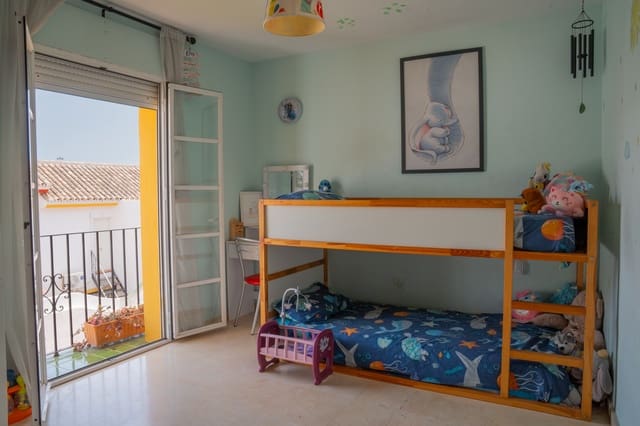5 soveværelse Byhus til salg i Torrecilla - La Cañada, Marbella med swimmingpool garage - € 620.000 (Ref: 9997679)