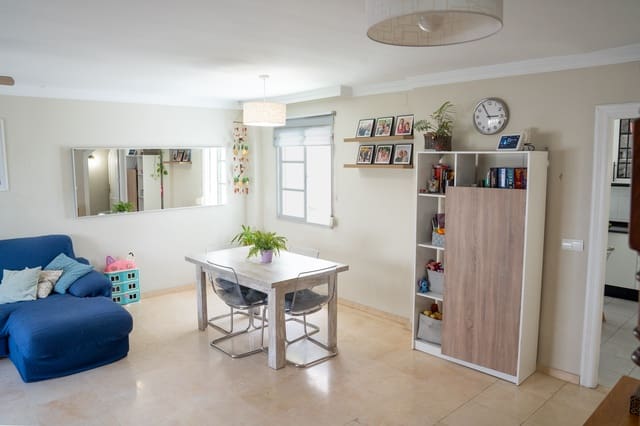 5 soveværelse Byhus til salg i Torrecilla - La Cañada, Marbella med swimmingpool garage - € 620.000 (Ref: 9997679)
