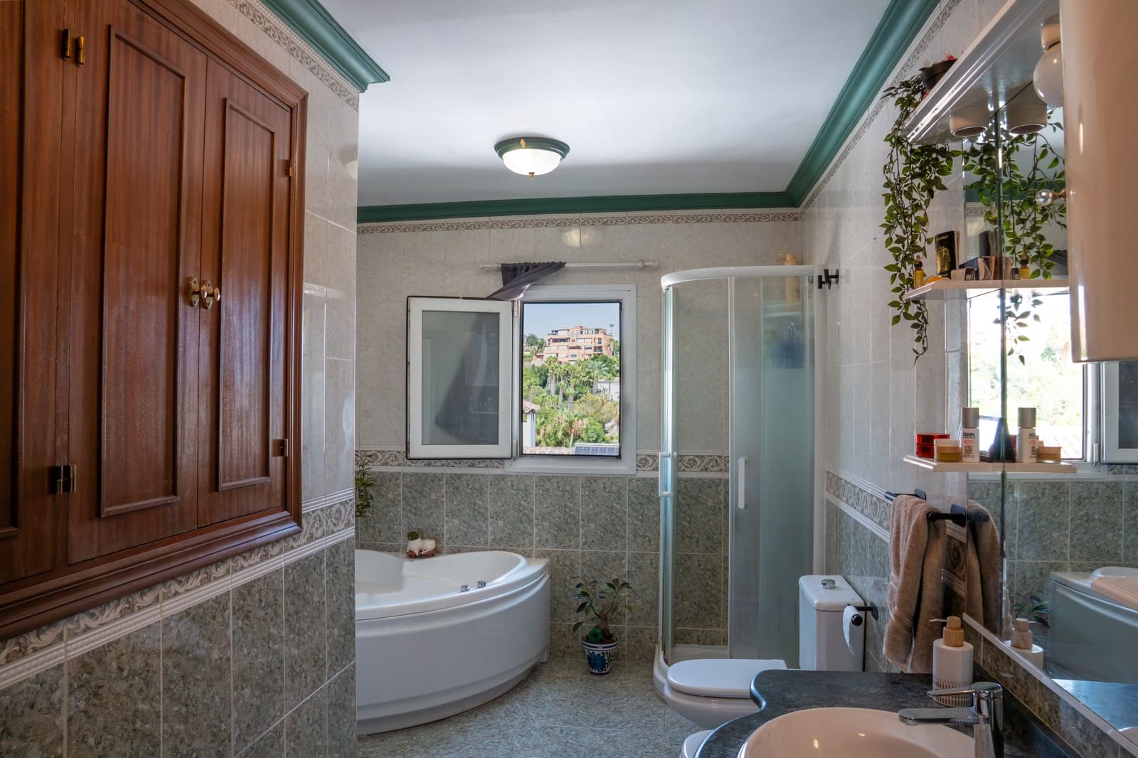 5 soverom Hus til salgs i Marbella med svømmebasseng garasje - € 620 000 (Ref: 9997679)