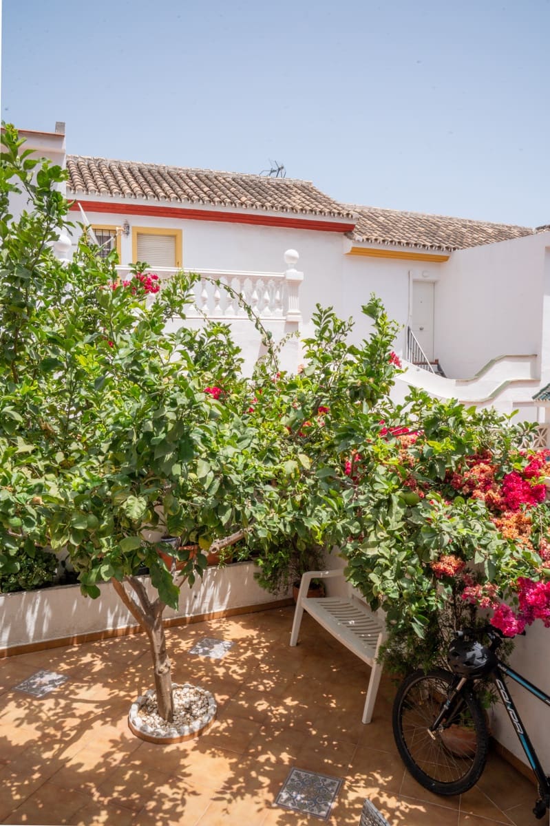 5 soverom Hus til salgs i Marbella med svømmebasseng garasje - € 620 000 (Ref: 9997679)