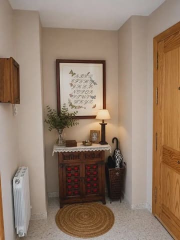 3 bedroom Flat for sale in Carretera de la Sierra, Granada city with garage - € 289,000 (Ref: 10007744)