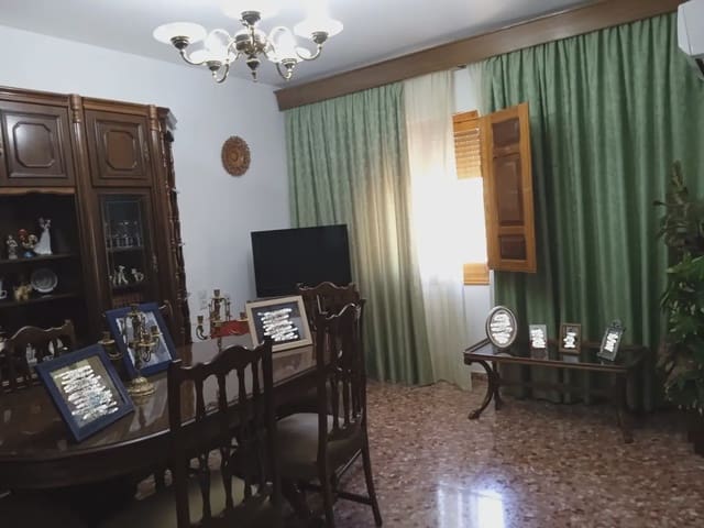 4 makuuhuone Maalaistalo myytävänä paikassa Illora - 188 000 € (Ref: 10047679)