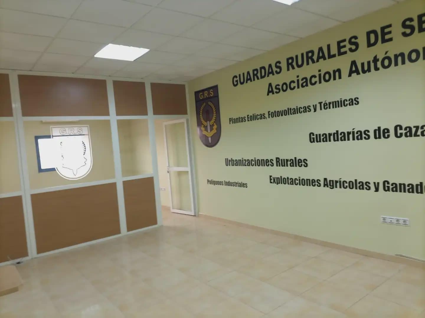 Office for sale in Fuente Vaqueros - € 130,000 (Ref: 10047681)