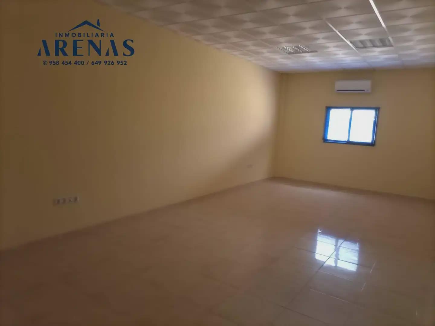 Office for sale in Fuente Vaqueros - € 130,000 (Ref: 10047681)